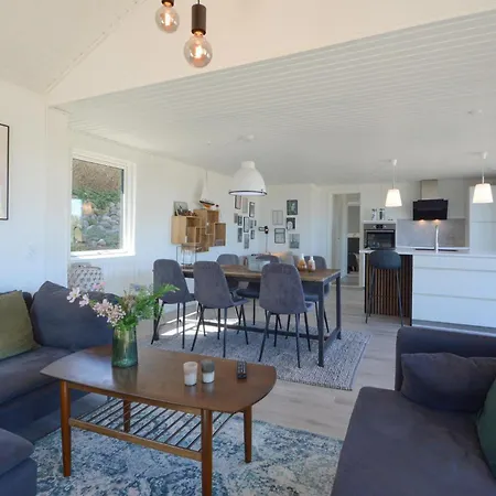 2 Bedroom Beautiful In Prázdninový dům *