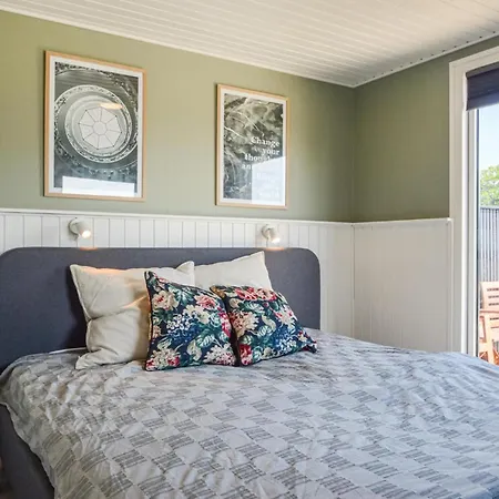 2 Bedroom Beautiful In Holiday home