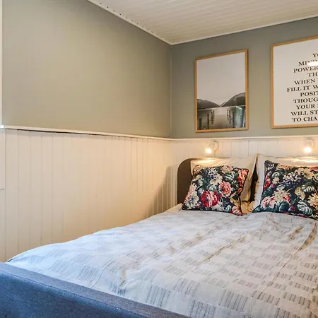 2 Bedroom Beautiful In Prázdninový dům *