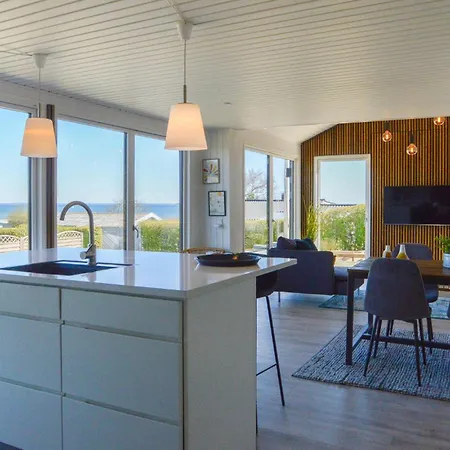 2 Bedroom Beautiful In Prázdninový dům *